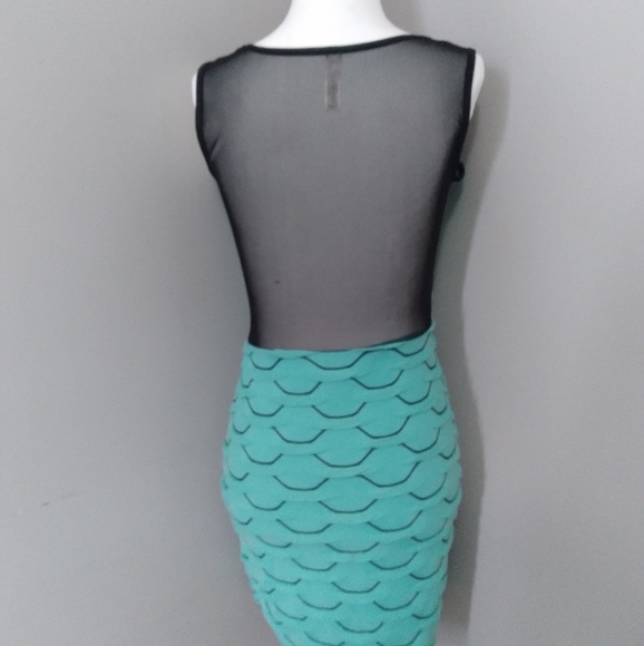 Mermaid textured dress - Picture 3 of 4